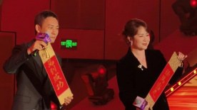 《史蒂夫·乔布斯》首曝预告 法鲨、温丝莱特亮相 2015-05-18 一波三折的乔布斯传记电影《史蒂夫·乔布斯》揭开神秘面纱，首度曝光预告片。